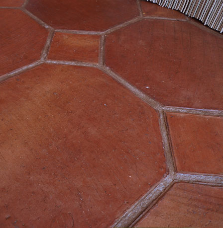 Bild 2: Handgefertigte achteckige Bodenplatten